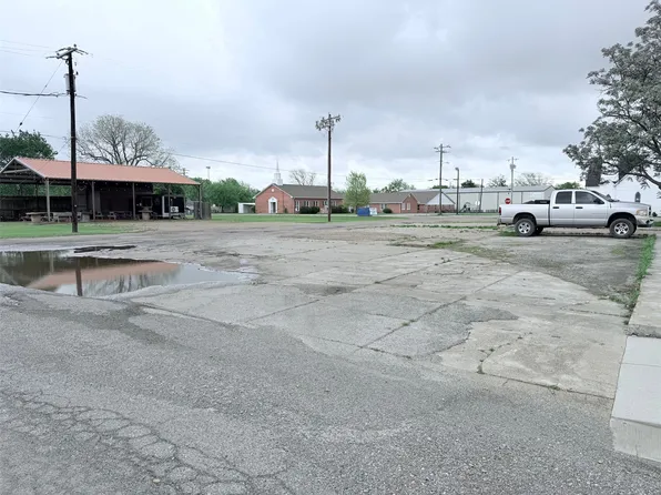 219 N Pearl St, Trenton, TX 75490