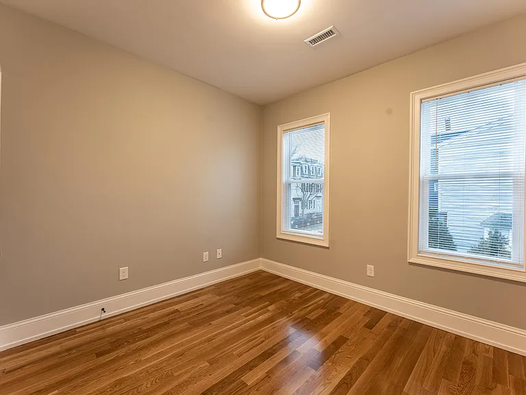 305 W 3rd St #2 — Photo 10