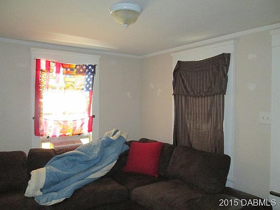 4th image of 225 N Oleander Ave