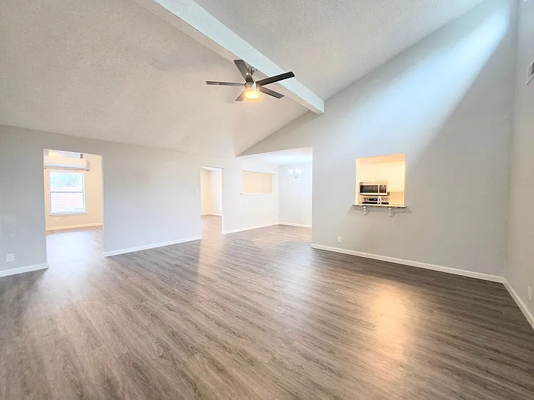 11643 Creston St — Photo 5