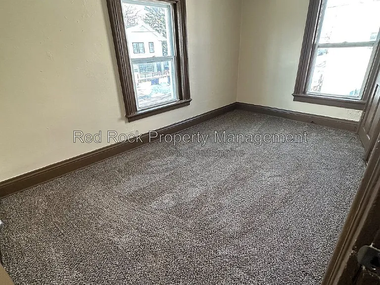 171 1/2 Linn St — Photo 8