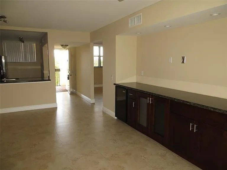 110 Lake Emerald Dr #409 — Photo 3