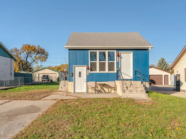 716 N 21st St, Bismarck, ND 58501