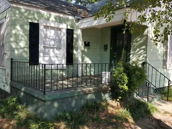 1107 Bomar St, Marshall, TX 75670