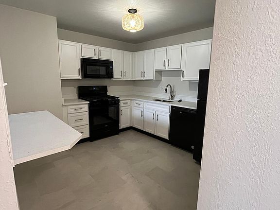 2nd image of 833 E Ellsworth Ave #308
