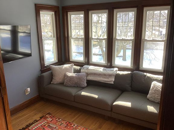 3rd image of 795 Ashland Ave