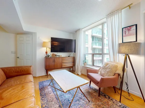 109 Front St E #721, Toronto, ON M5A 4P7