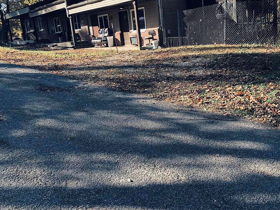 2nd image of 812 Maple & Summit Cir