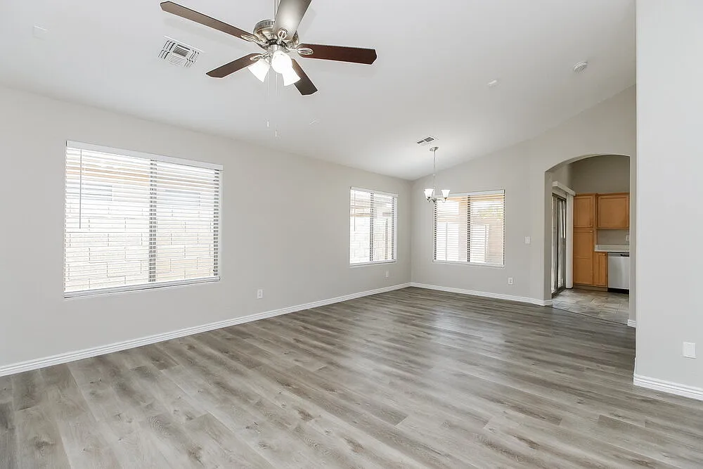 4 bed, 3.0 bath, 1912 sqft, $2,265 — Photo 4