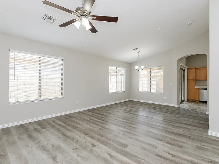 475 W Holstein Trl — Photo 4