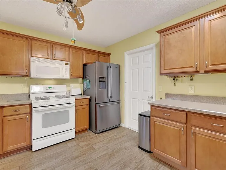 1258 Estill Ave — Photo 12