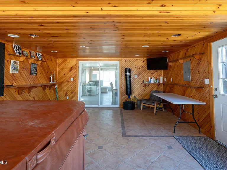 406 Lawrence Dr — Photo 14