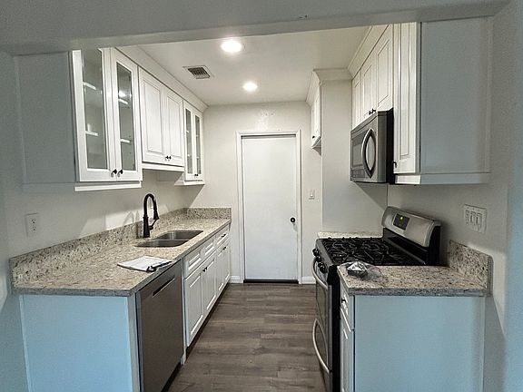 4th image of 1377 S Park Ave APT A