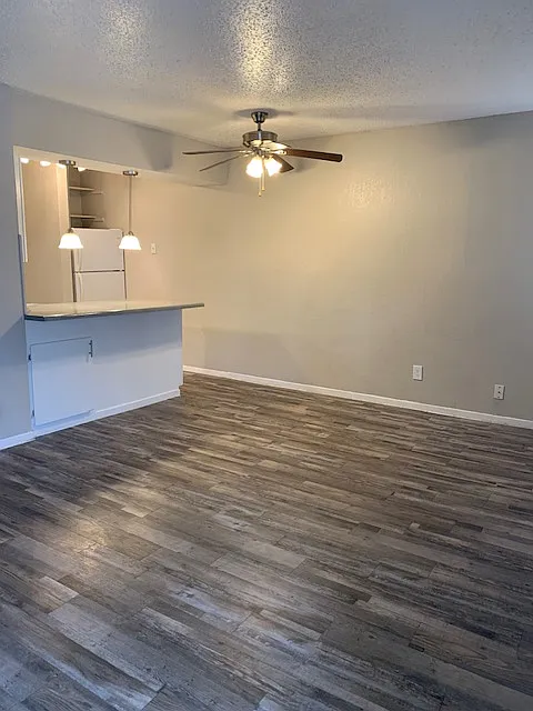 1255 Cavender Dr — Photo 3