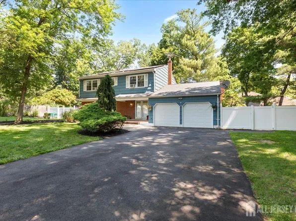 8 Garfield Ct, North Brunswick, NJ 08902