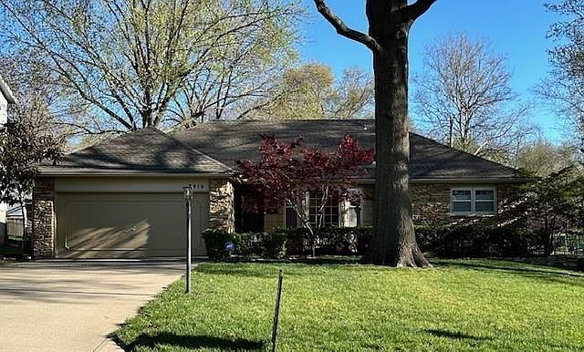 1st image of 8414 W 90th St