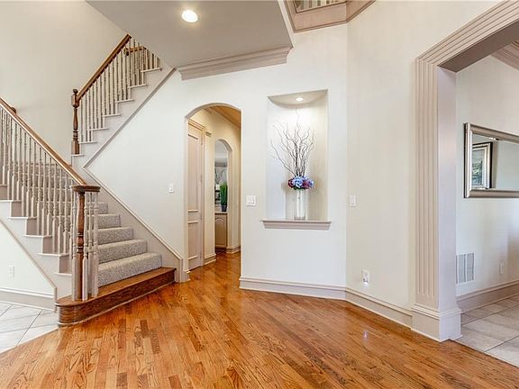 3rd image of 308 Martel Ct