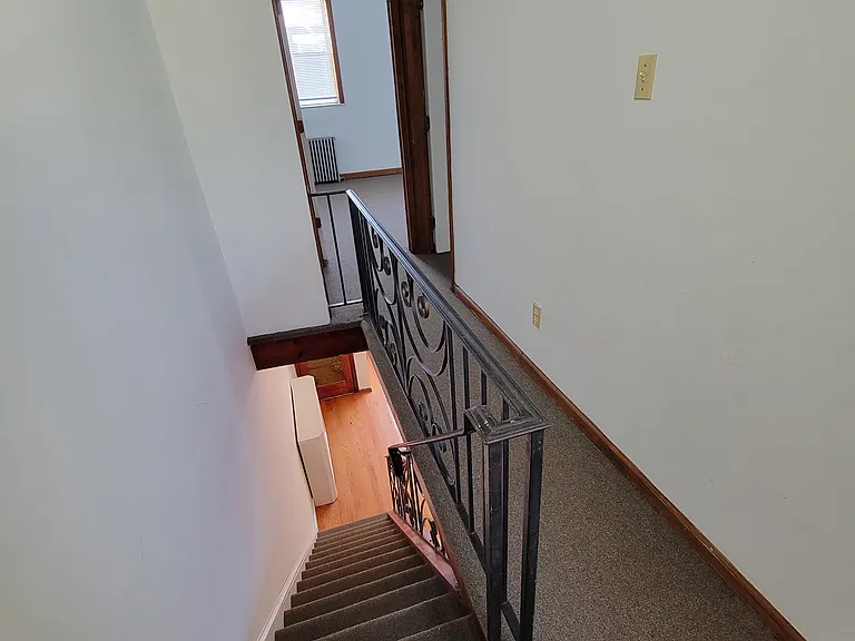 947 Tree St — Photo 8