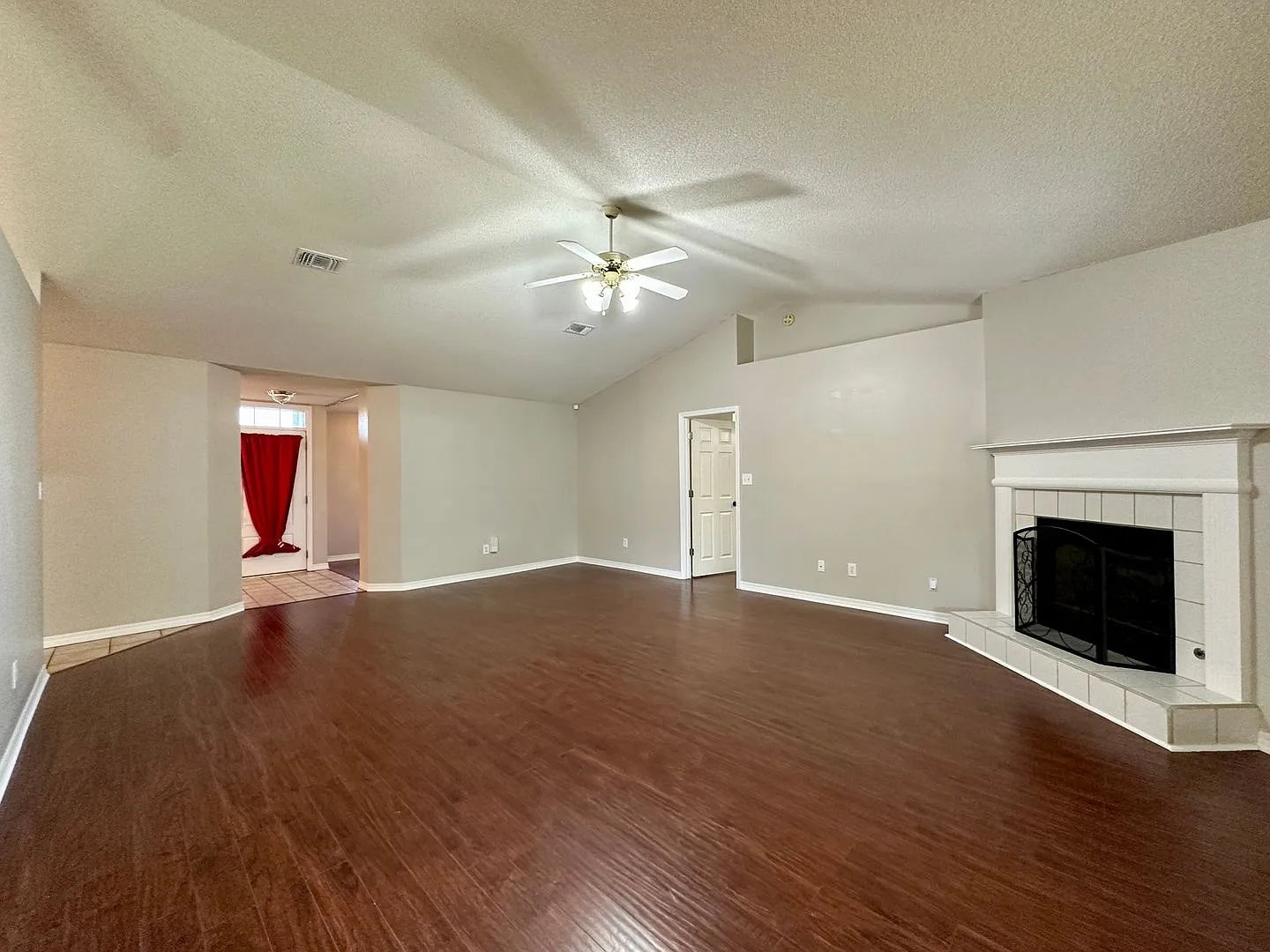 3 bedroom 2 bath home located in the Estates of Marcus Lake in Pensacola! — Photo 4