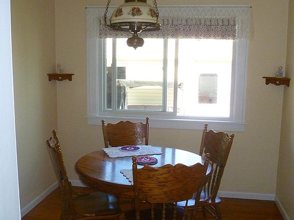 5th image of 1139 Oaklawn St NE
