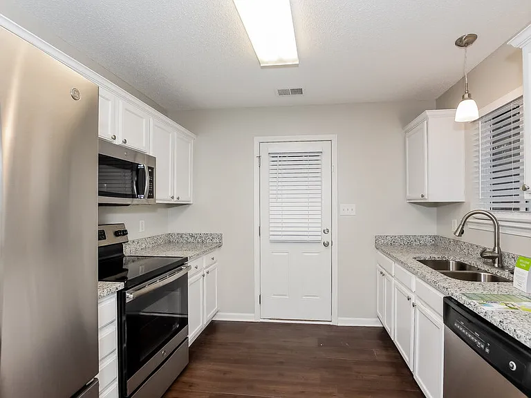 1002 Great Falls Dr — Photo 9
