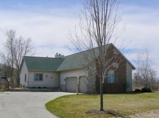 2022 School Rd, Greenleaf, WI 54126