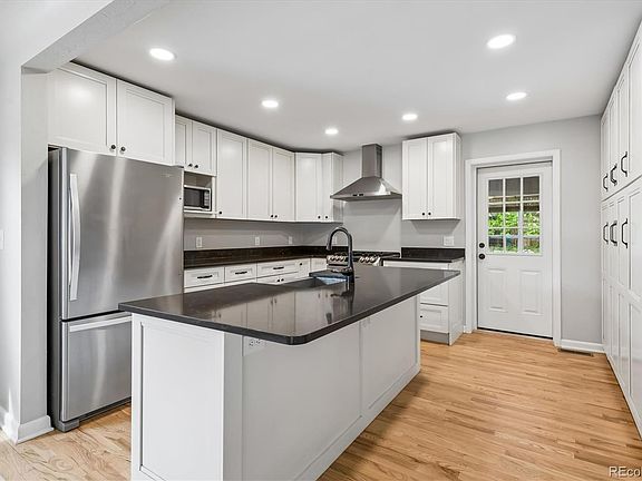 3rd image of 3445 Quay Street