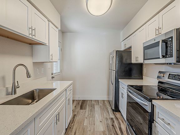 5th image of 558 S Lesueur APT 2