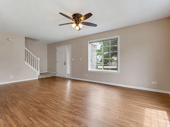4th image of 716 Fieldcrest Dr Unit B