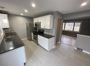 17705 10th Ave N, Plymouth, MN 55447