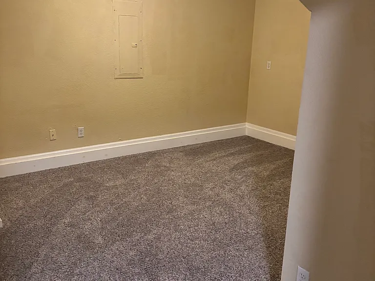 319 S Mount Pleasant Rd — Photo 25