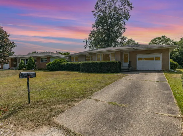 109 Wintergreen Ave, Michigan City, IN 46360