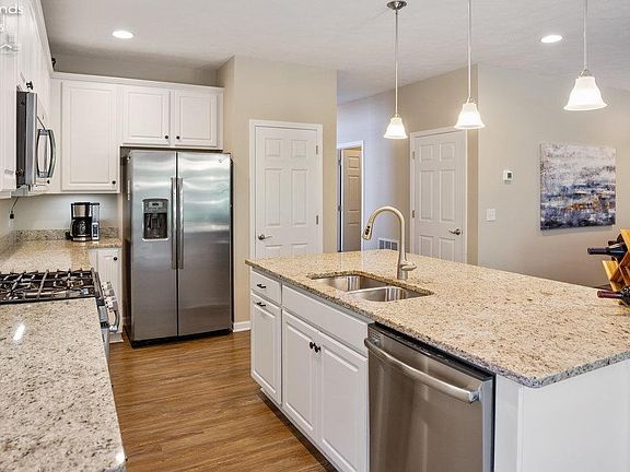 3rd image of 3742 Heron Dr
