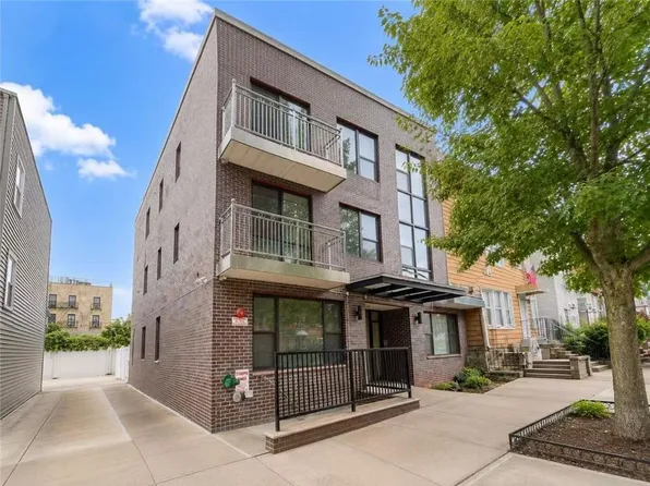1208 30th Dr #2A, Astoria, NY 11102