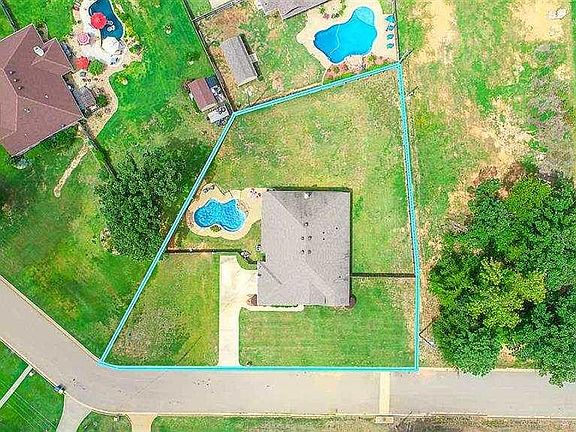 4th image of 3409 Woodview Ln