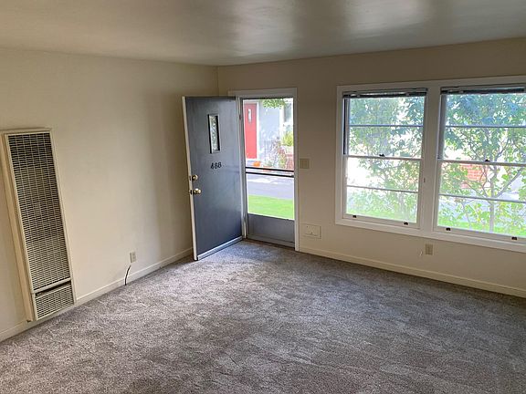 Living Room-Entry