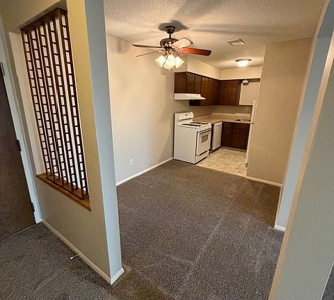 4th image of 2616 S 70th St #43