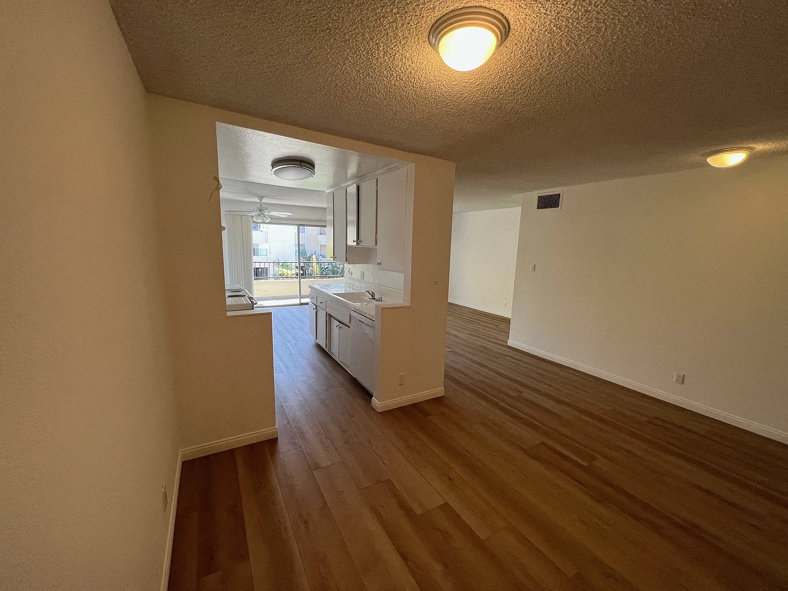 Wilshire Berendo Metropolitan — Photo 3