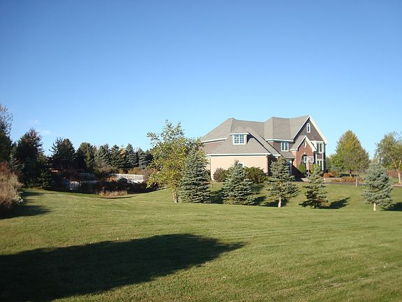 3rd image of 868 Jasmine Ave N