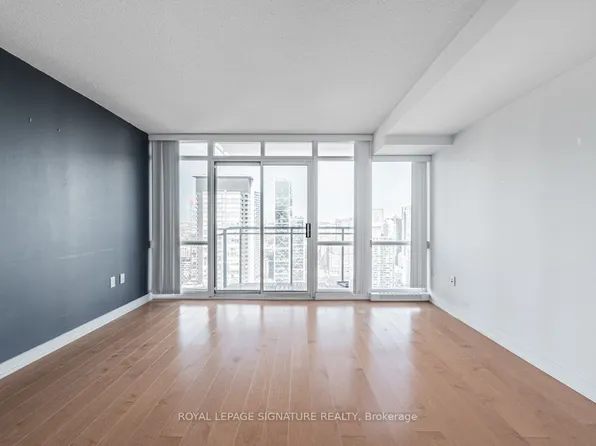 11 Brunel Ct #5005, Toronto, ON M5V 3Y3