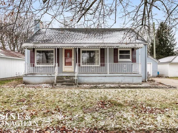 134 Gaige St, Croswell, MI 48422