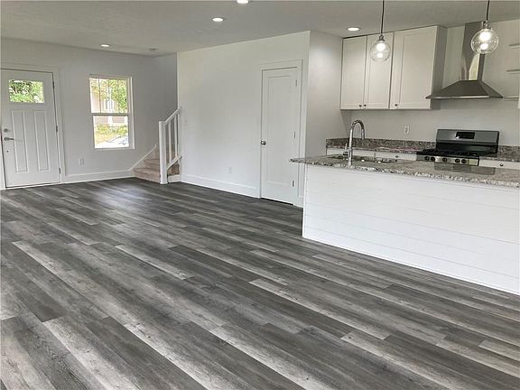 5th image of 737 Parkway Ave