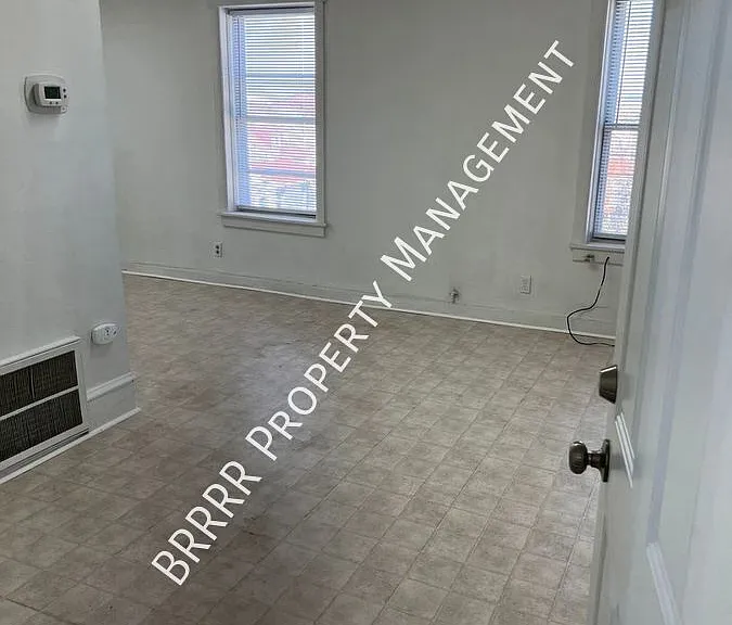 754 N 11th St #3R — Photo 4