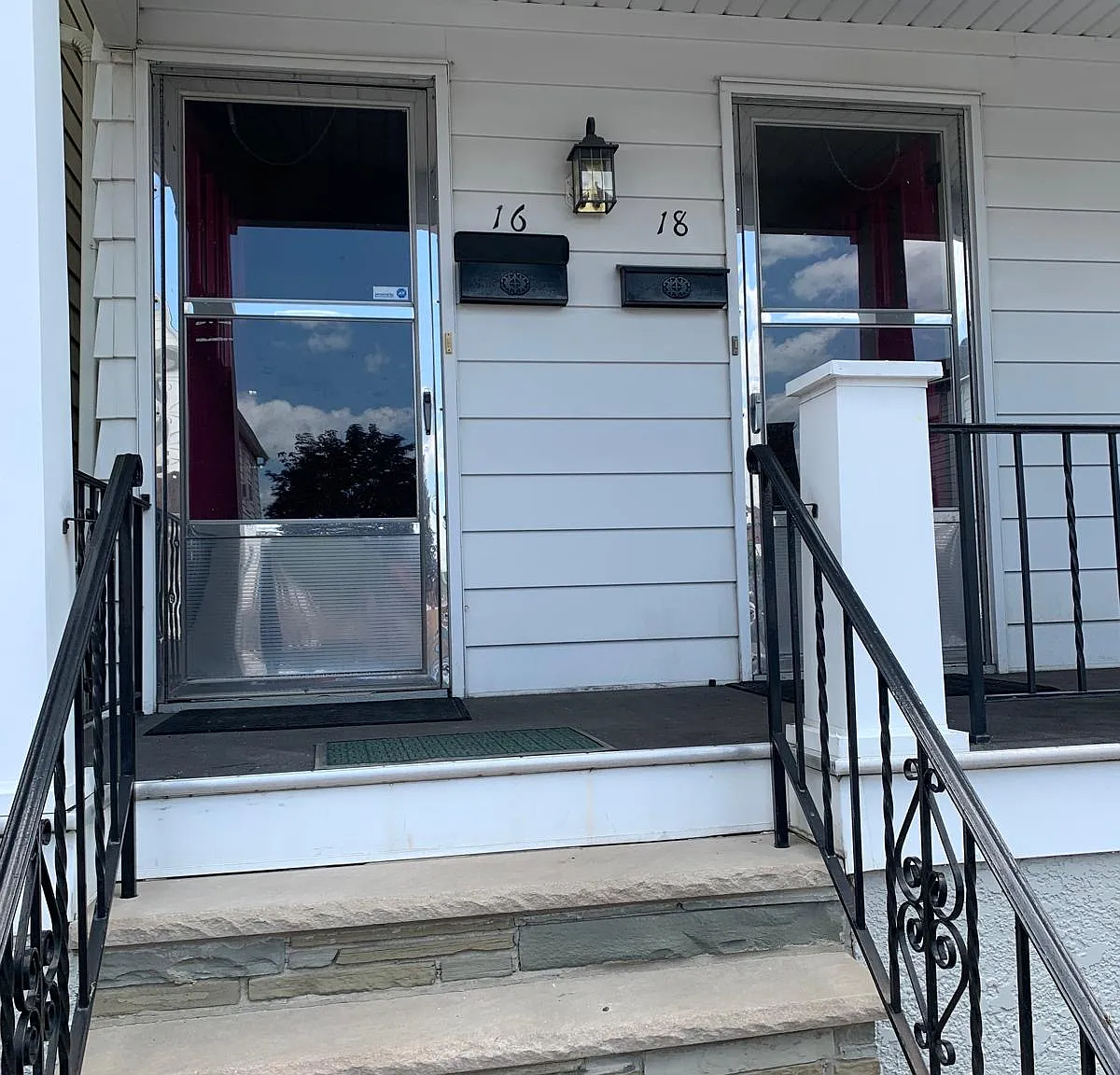 3 bed, 2160 sqft, $1,600 — Photo 1