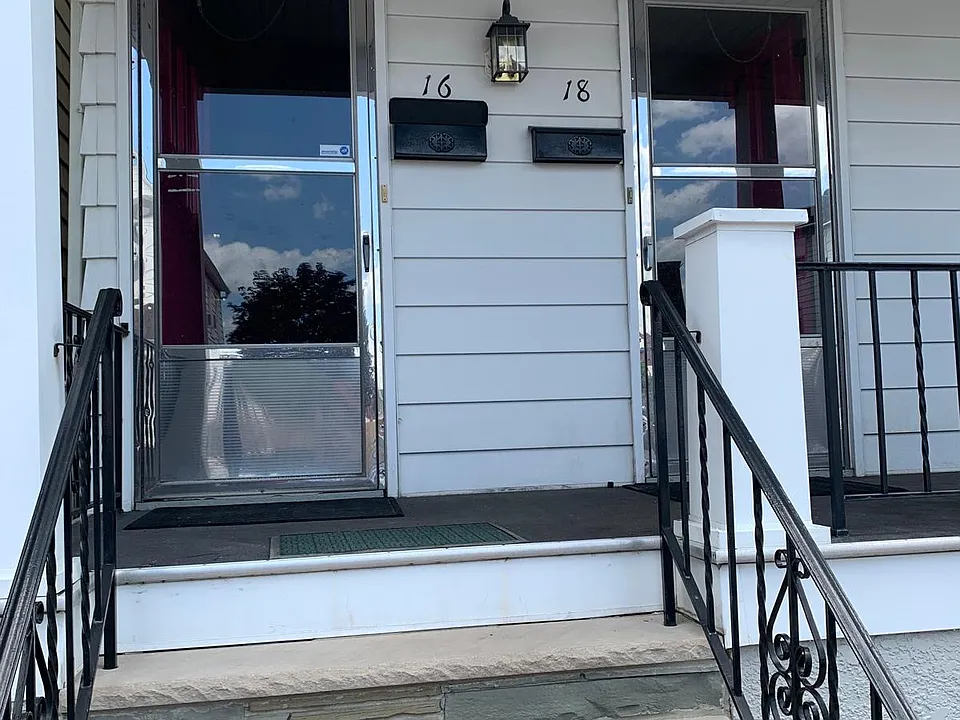 18 Thompson St #1