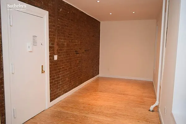 Rented by Sotheby's International Realty | media 10