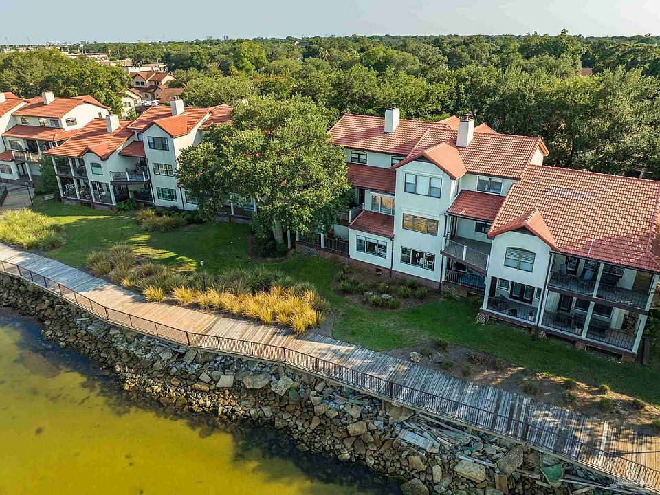 1st image of 70 Baybridge Dr