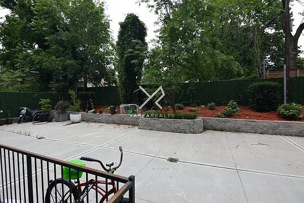 Rented by Yaffa Realty LLC | media 27