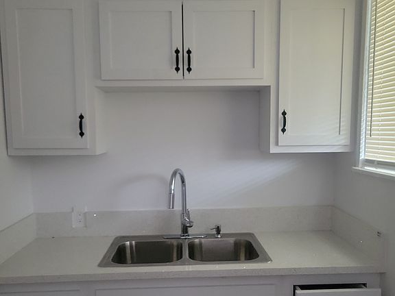 4th image of 1440 N Sierra Way #B
