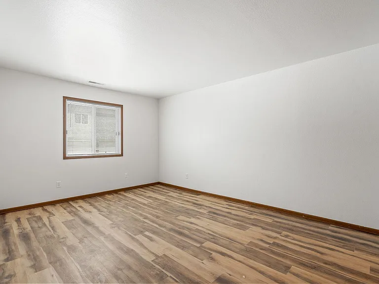 303 Meadowview Ct — Photo 10